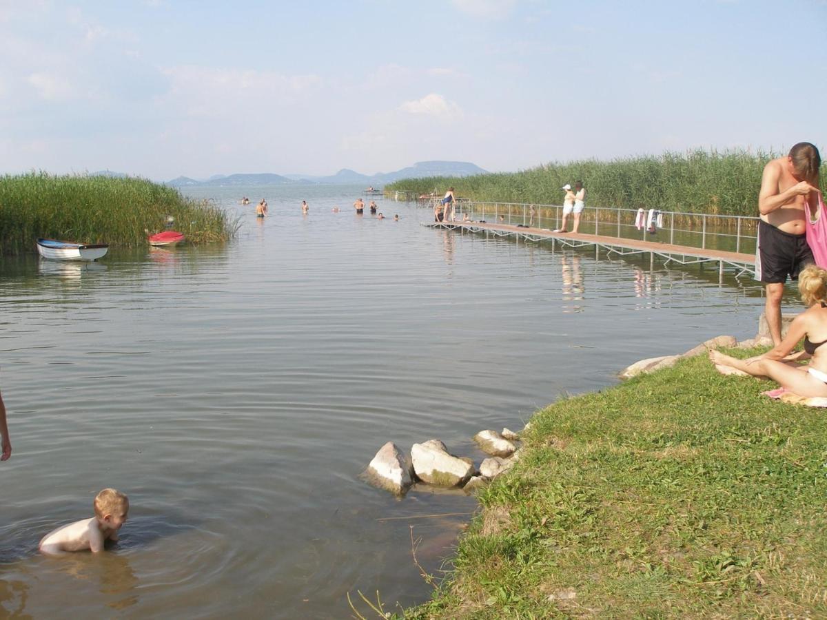 Holiday Home In Balatonkeresztur 19455 Ngoại thất bức ảnh