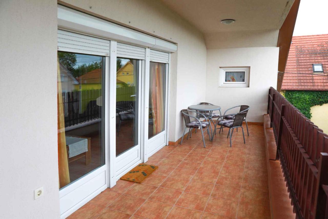 Holiday Home In Balatonkeresztur 19455 Ngoại thất bức ảnh